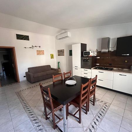 Appartamento Deluxe House Of Loto'S Fiumicino Esterno foto