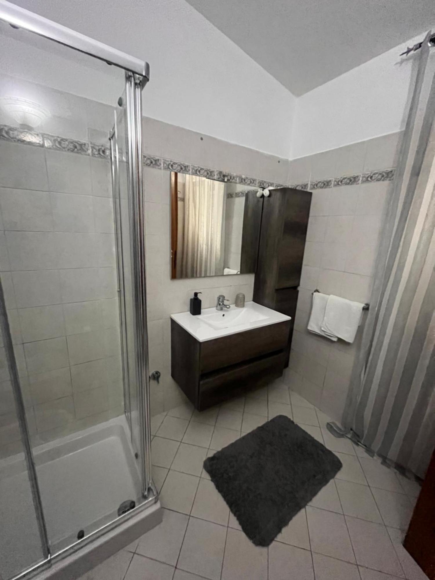 Appartamento Deluxe House Of Loto'S Fiumicino Esterno foto